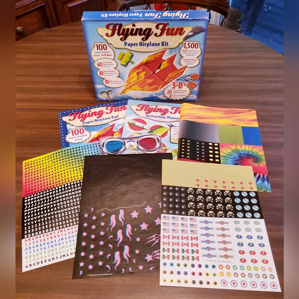 Flying Fun Paper Airplane Kit – NEW - Picture 3 of 3